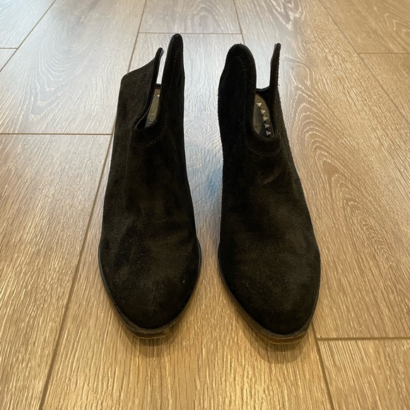 Black suede Chinese Laundry heeled mules - Picture 9 of 10